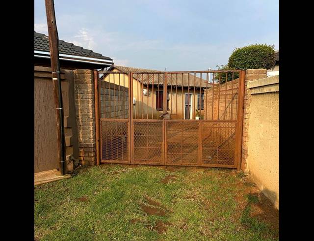 2 BEDROOM HOUSE FOR SALE IN PROTEA SOUTH